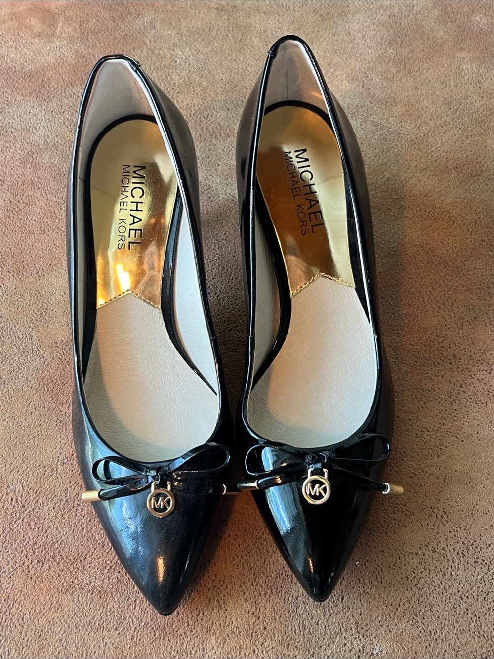 Michael Kors Black Patent Pointed-Toe Heels with Gold MK Charm Bow size 6